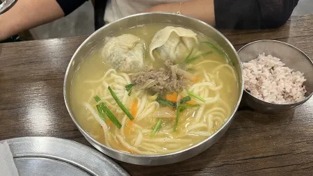Myeongdong Kalguksu