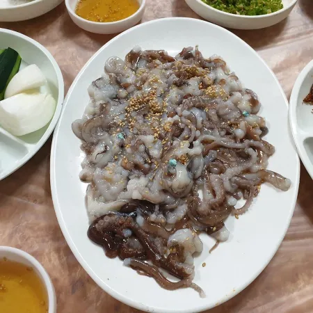 Dongbaek Hoejip