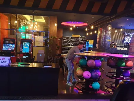 Hadan Funky Rock Bowling Center