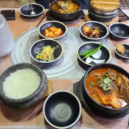 Cheomdan Dolsot Gamjatang Geoje Jangpyeong Branch