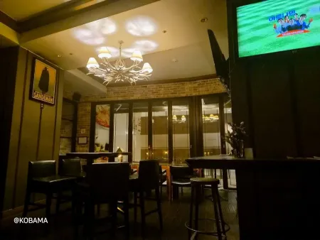 Manhattan Grill & Bar