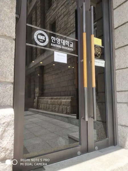 UG Uni Green Taipei Sta. Nanyang Shop