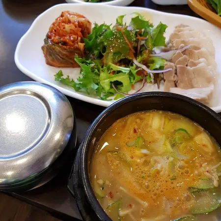 Wonhalmeoni Bossam Jokbal Busan Myeongji Branch