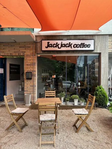 Jjaekjjaek Coffee Busan National University Branch