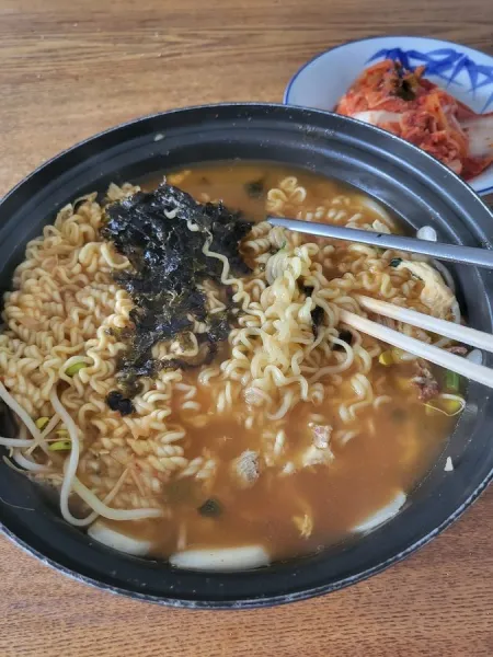 Kongnamul Tteok Ramyeon