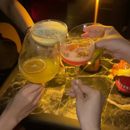 Zaha Lounge bar