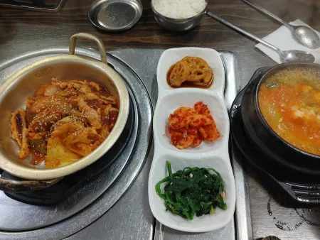 Myeongmun Kalguksu