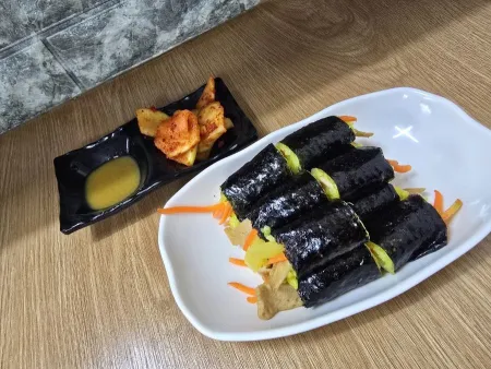 Ganghwang Hanip Gimbap