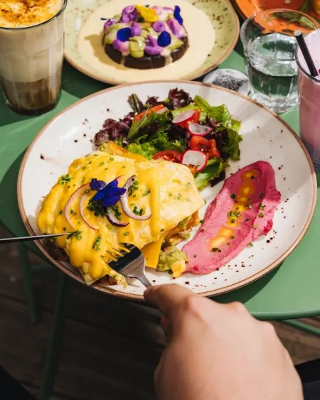 SAYLY BRUNCH & COFFEE