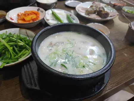 Sinuiju Chapssal Sundae Yeokchon Branch