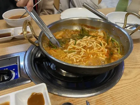 Eolkeun Shabu Son Kalguksu