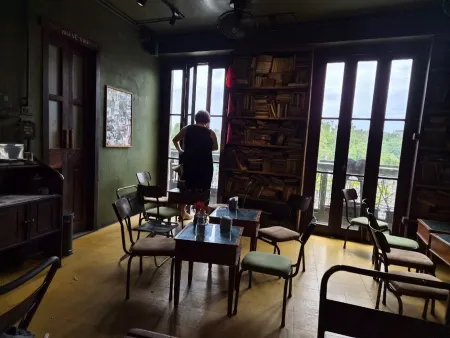 Cong Cafe – Cau Go