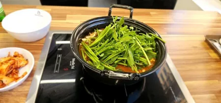 Deungchon Shabu Kalguksu Cheongnyangni Branch