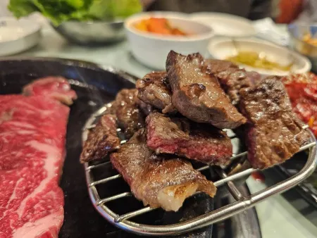 꾸석지돌판한우