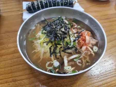 Obyeolnan Myeolchi Guksu