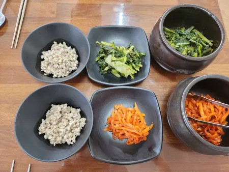Yeoju Ongsimi Memil Kalguksu