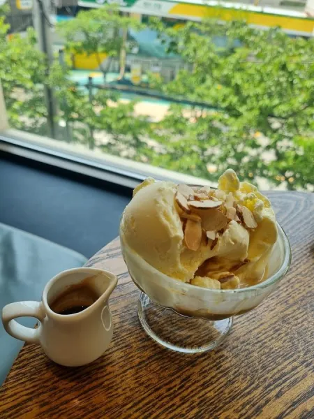 Hollys Coffee Busan Geumgang Botanical Garden Branch