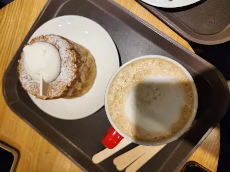 Hollys Coffee
