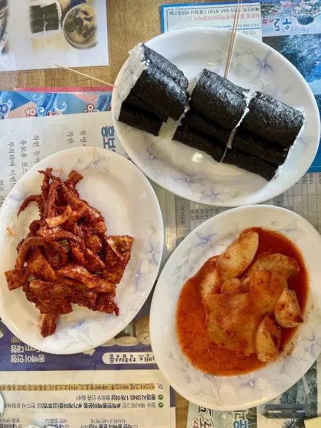 Ilbeonji Halmae Chungmu Gimbap