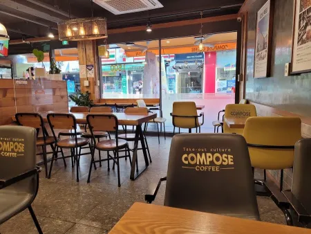 Compose Coffee Dongnae Market Branch