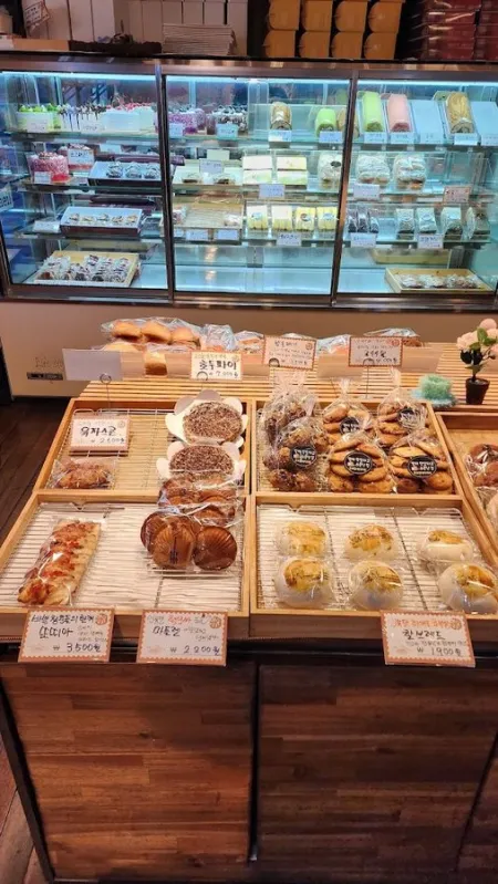 Inyudan Bakery