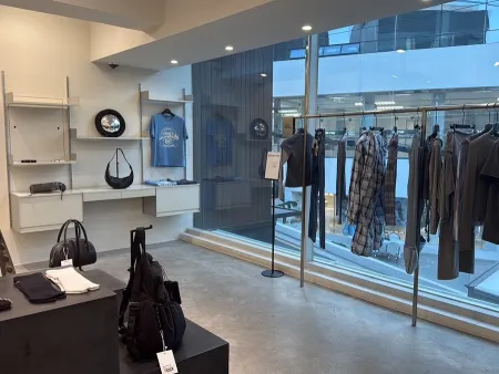 Diagonal hannam showroom