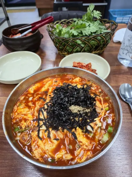변동공주얼큰이칼국수식당