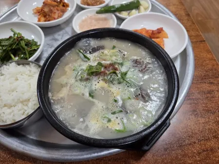 Hyangchon Dwaeji Gukbap