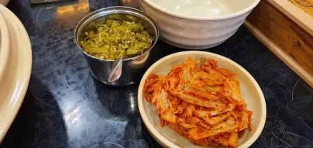 Gang Gojip Cham Bajirak Kalguksu Wolseong Branch