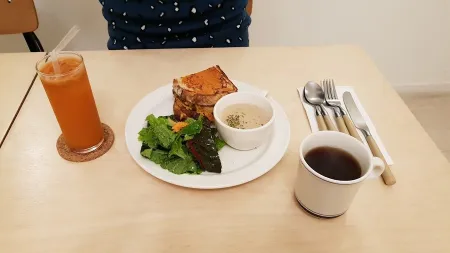 Cafe Parrot