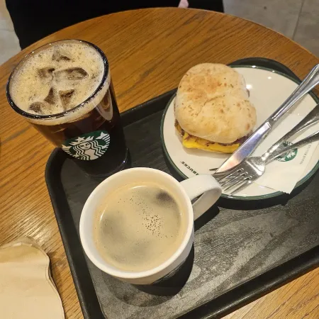 Starbucks Suyeong stn.