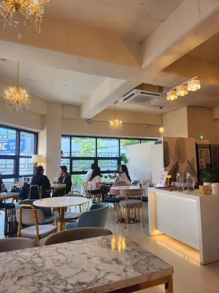 DECKS Coffee Jeonpo Branch