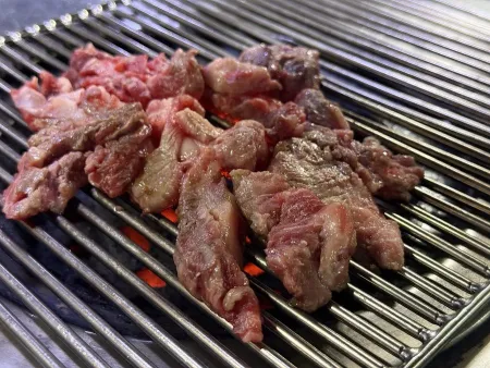 불타는 연탄불 소금구이