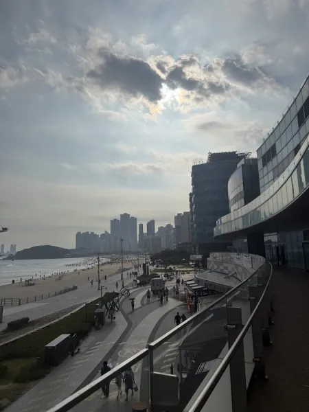 Hollys Busan Haeundae LCT Branch