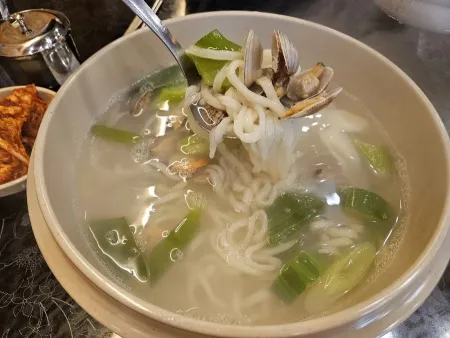 Ganggojip Cham Bajirak Kalguksu Main Branch