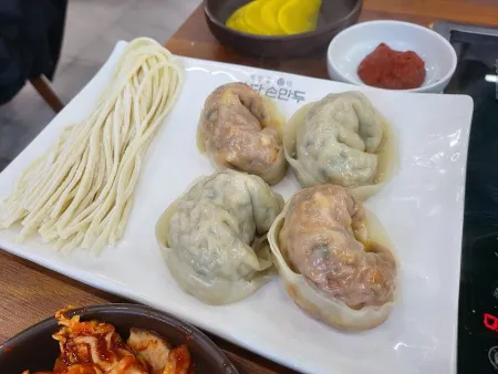 사담손만두메밀소바 천안점