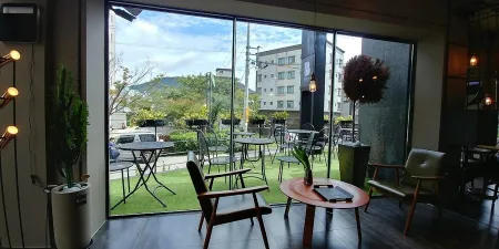 Coffee Brown Study Cafe