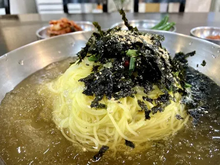 Myeongdong Son Kalguksu Bossam