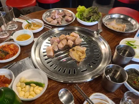 Seogang Kkeopdegi Salt Grill