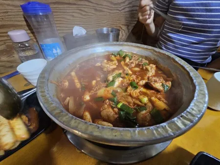 Naembi E Pongdak