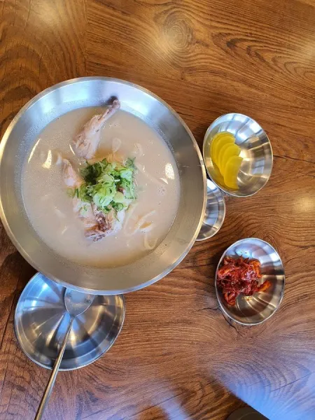 Eonyang Dak Kalguksu
