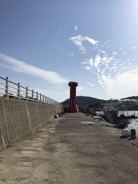 동암어항방파제등대