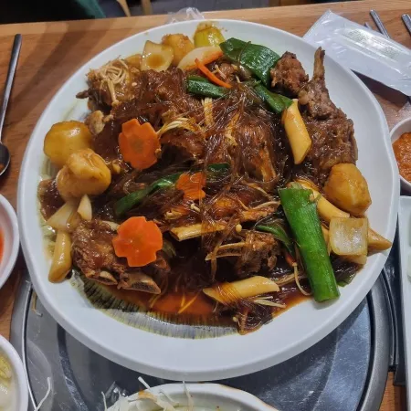 Sindonggung Gamjatang Yeoksam Main