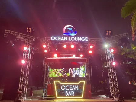 Ocean Lounge Bar