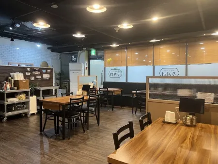 Ujeri Makguksu Yeouido Main Branch