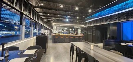 michael's urban farm table