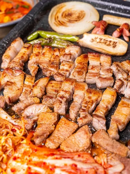 Jeju Heukdwaeji Nohyeong Geuttae Geujip